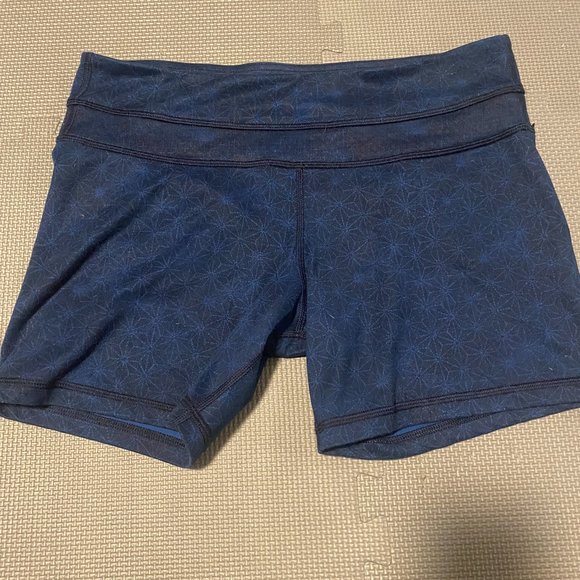 Lululmone shorts - Picture 2 of 3